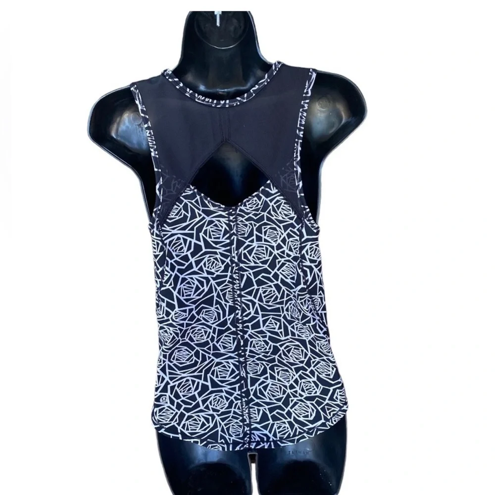 Lululemon RARE women's Posey black & white the sculp activewear tank size 8